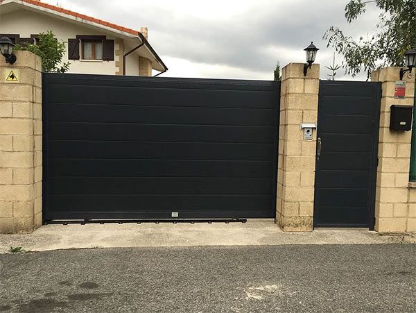 AMM Puertas Y Servicios puerta metálica corredera