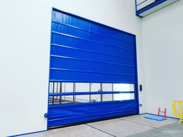 AMM Puertas Y Servicios puerta industrial grande azul