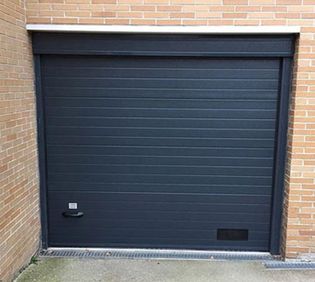 AMM Puertas Y Servicios puerta negra