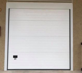 AMM Puertas Y Servicios portón blanco
