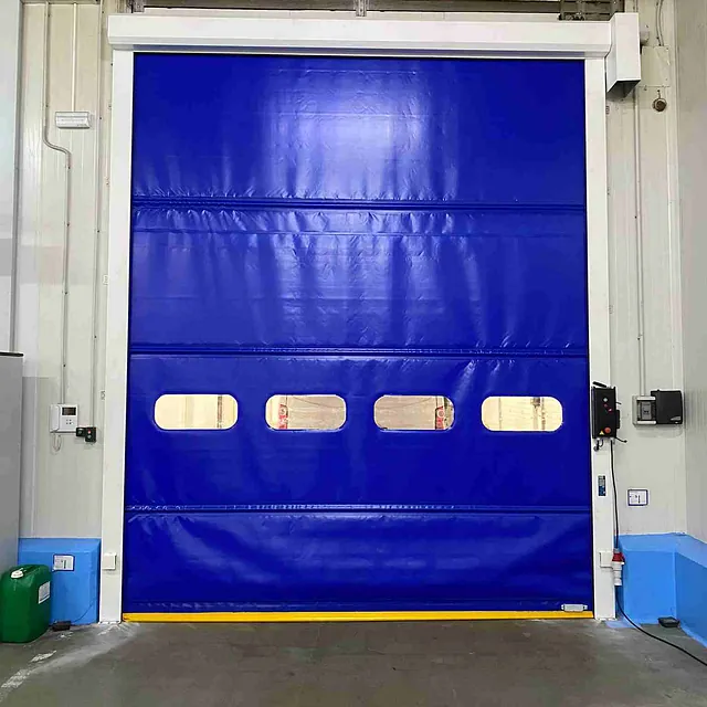 puerta industrial azul