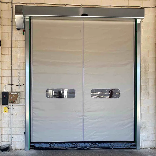puerta industrial blanca
