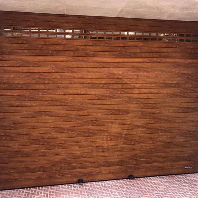 persiana enrollable marrón